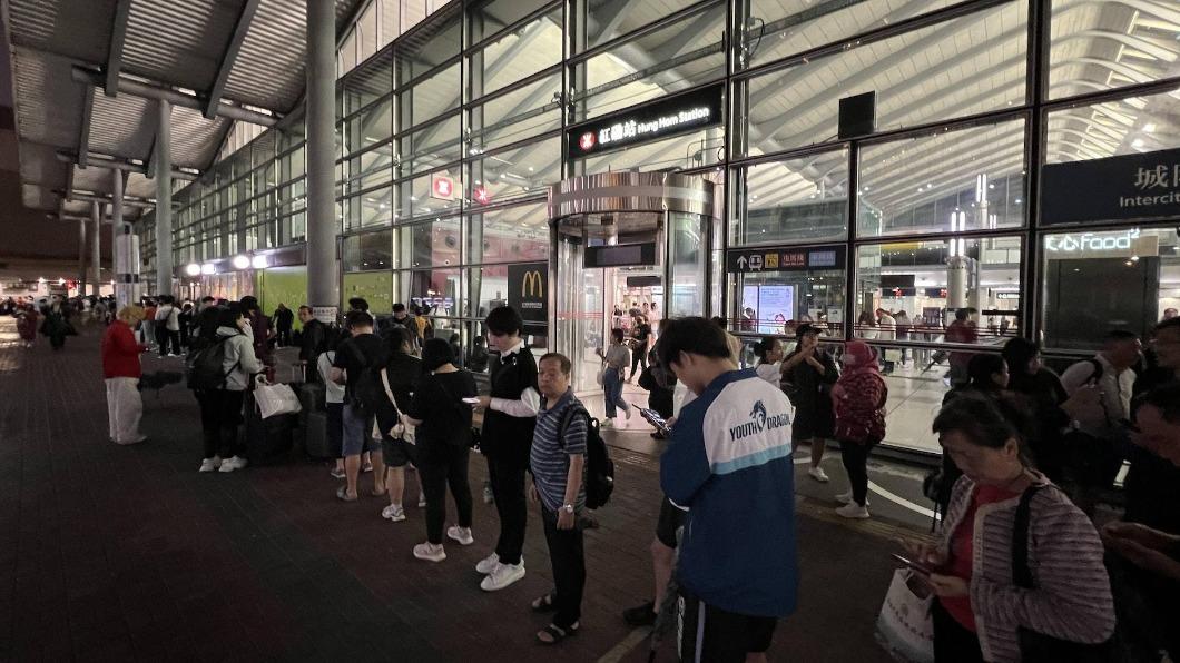 港鐵宣布，因受到颱風影響將通宵開放車站。（圖／香港01）