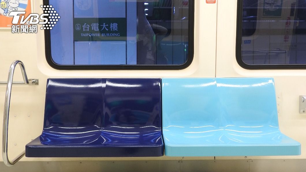 原PO在捷運上遇到孕婦要求讓坐。（示意圖／shutterstock 達志影像）