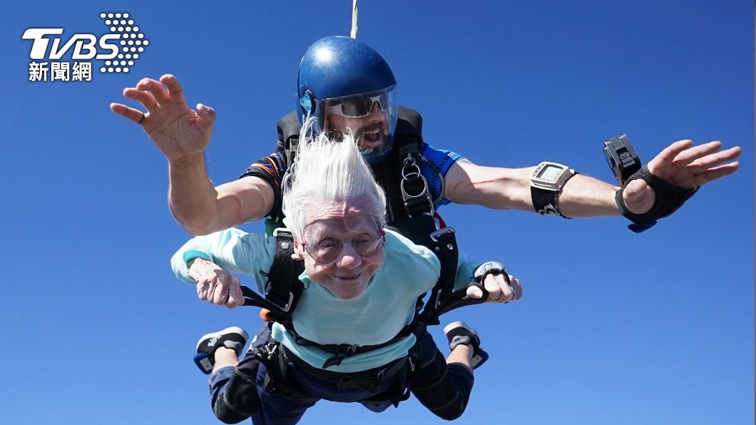 [新聞] 剛破跳傘金氏紀錄 104歲奶奶「睡夢中離世