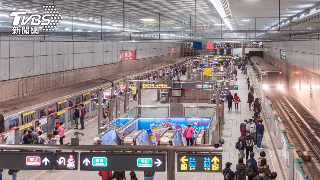 台北捷運是許多民眾每日搭乘的大眾交通工具。（示意圖／shutterstock達志影像）