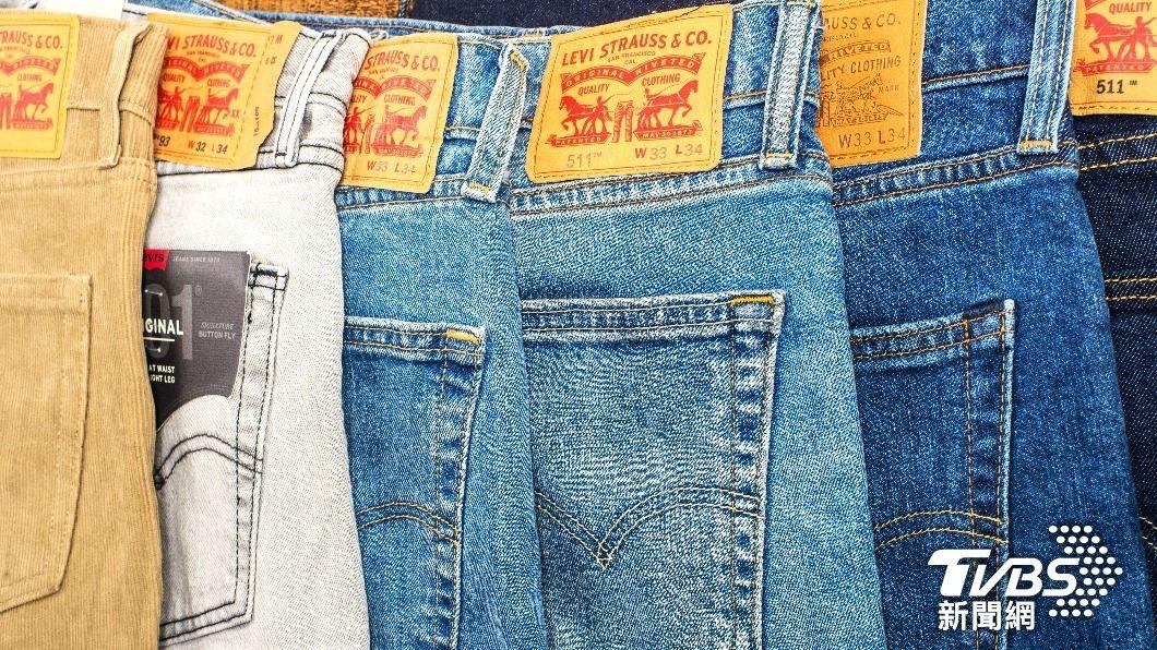 牛仔布主要原料棉花價格波動劇烈導致牛仔褲廠年興虧損。（示意圖／shutterstock達志影像）