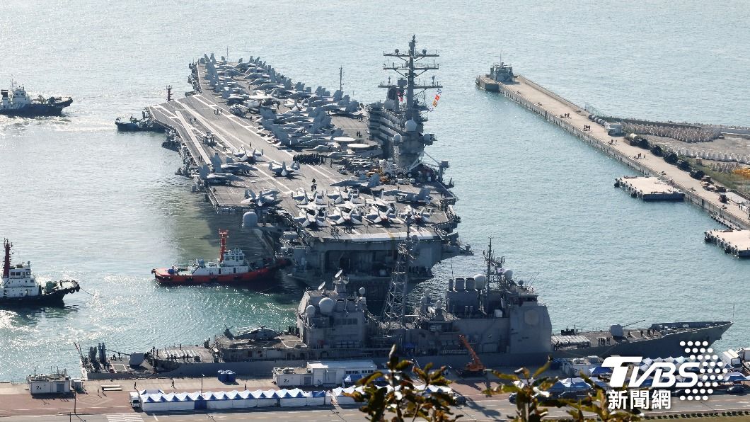 美國核動力航空母艦雷根號打擊群昨天抵達南韓釜山港。（圖／翻攝自達志影像美聯社）