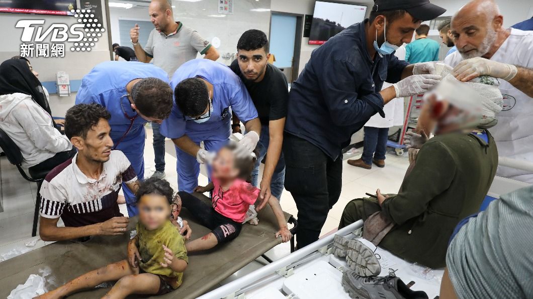 加薩地區許多兒童在衝突中受傷，被送往醫院。（圖／達志影像美聯社）