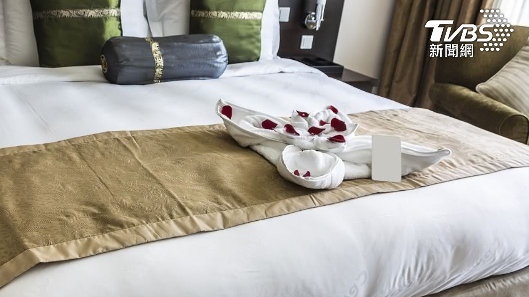 飯店床尾常會鋪上一塊長長的布。（示意圖／shutterstock 達志影像）