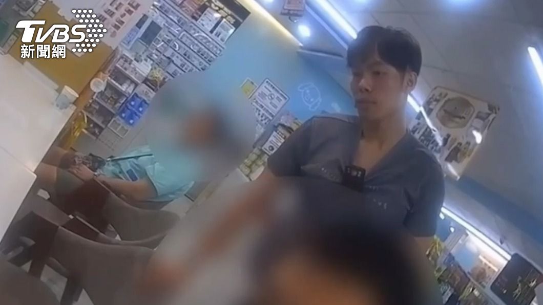 警方上前抓人。（圖／TVBS）