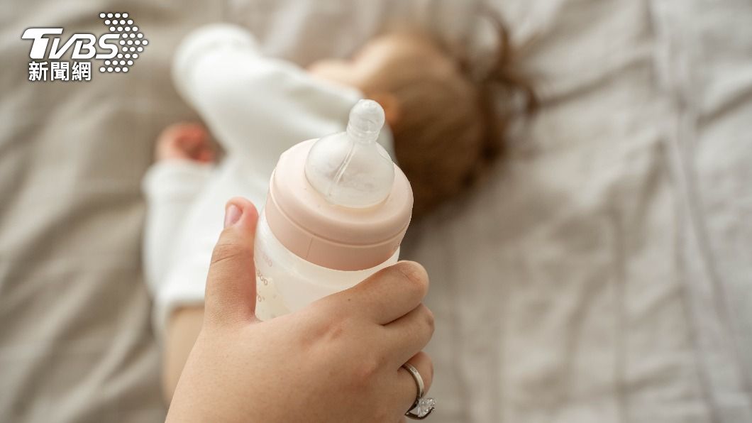 保母在嬰兒牛奶中摻入安眠類藥物。（示意圖、非當事人／shutterstock 達志影像）