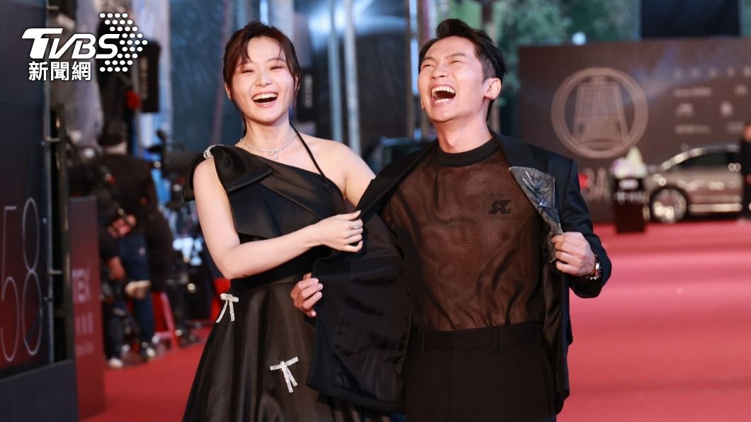 楊小黎、蔡昌憲擔任金鐘戲劇類紅毯主持人。（圖／TVBS娛樂組攝）