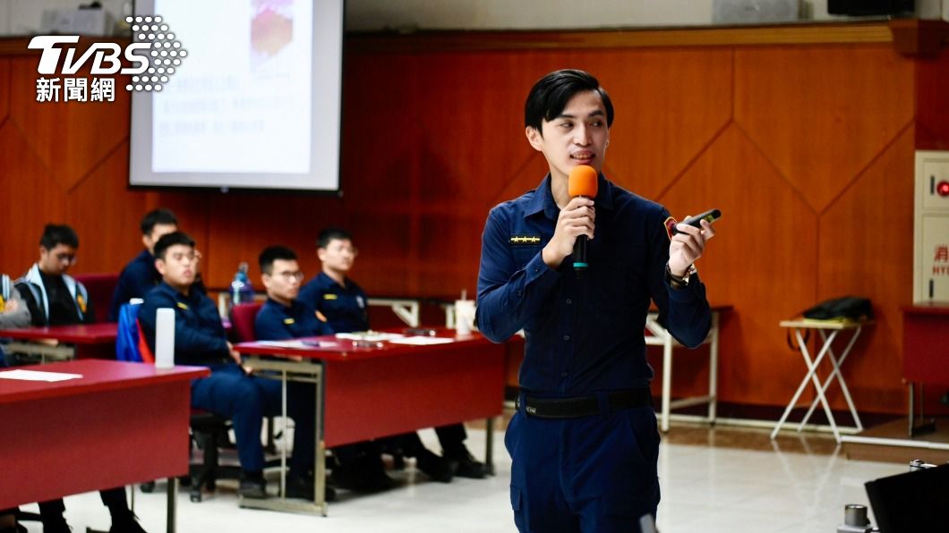 三重分局長泰派出所警員黃順吉分享從警心得。(圖/TVBS)