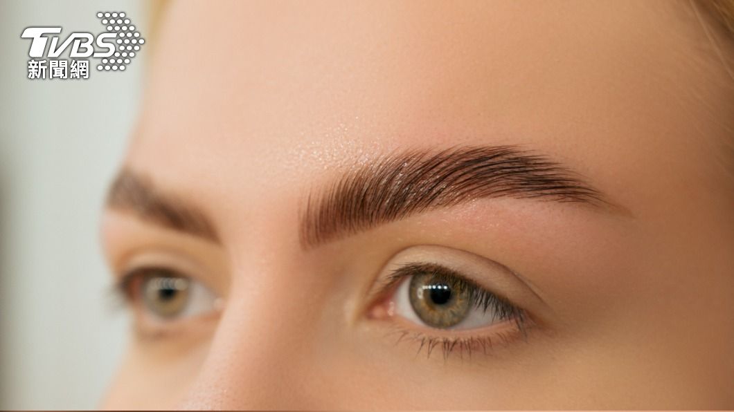 眉毛周圍發光發亮，代表將出現喜上眉梢的好運勢。（示意圖，非當事人／shutterstock達志影像）