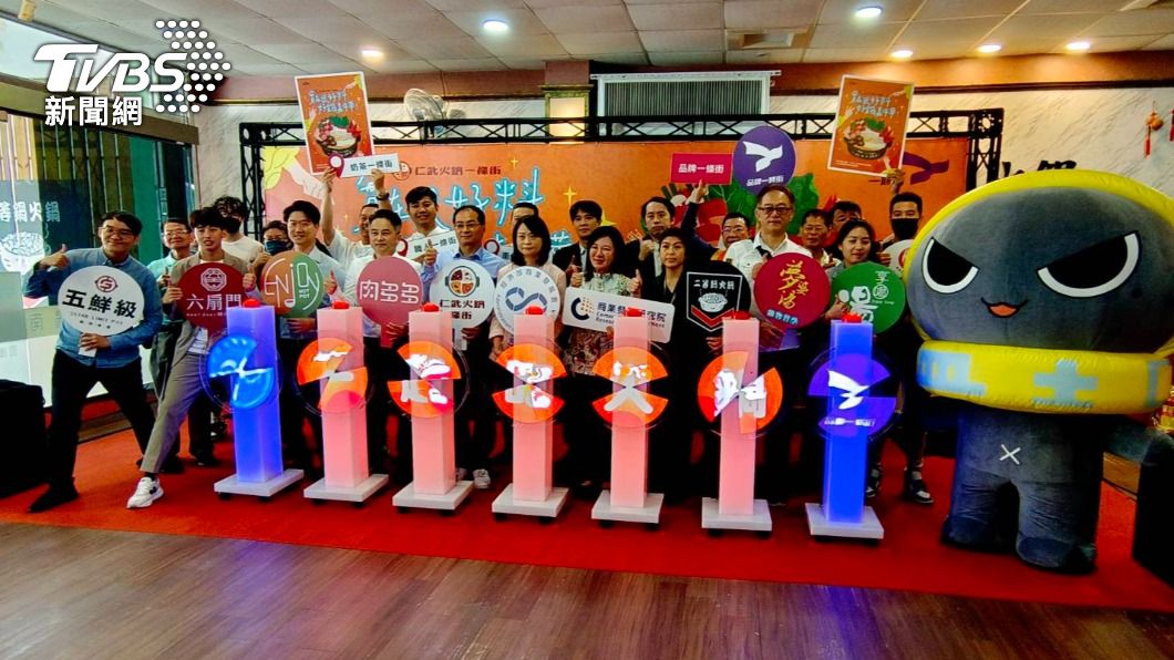 民眾只要至本次合作店家單筆消費滿300元即可獲贈一本美食護照。(圖/TVBS)