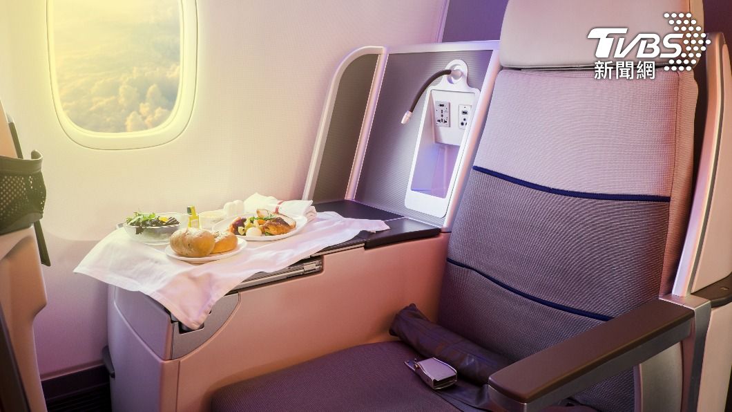 搭飛機時，大部分乘客在意的是舒適、服務和飛機餐。（示意圖／Shutterstock達志影像）