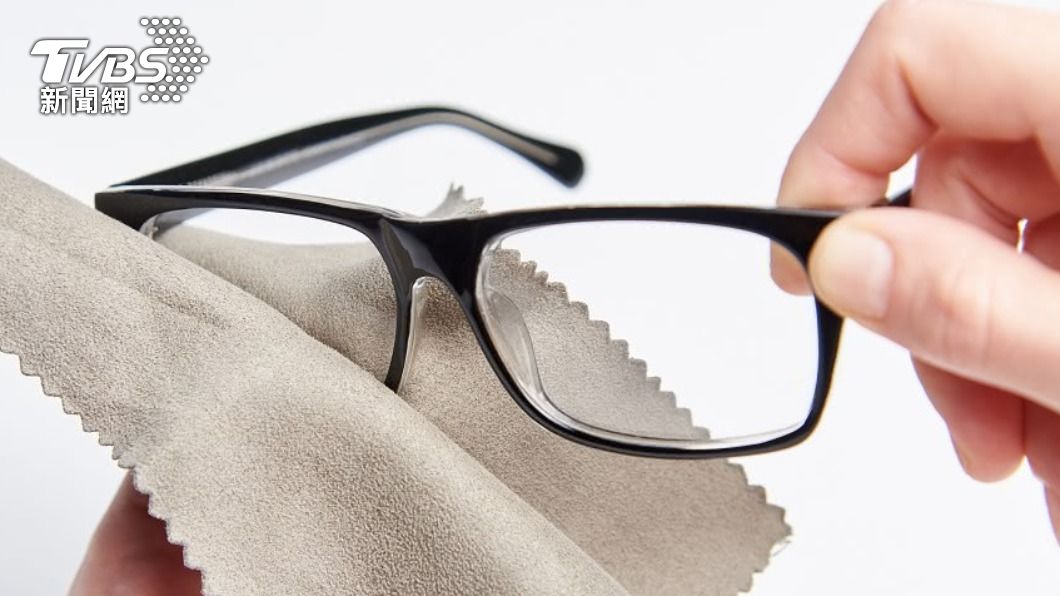 醫師透露，眼鏡布不能用來擦眼鏡。（示意圖／shutterstock 達志影像）