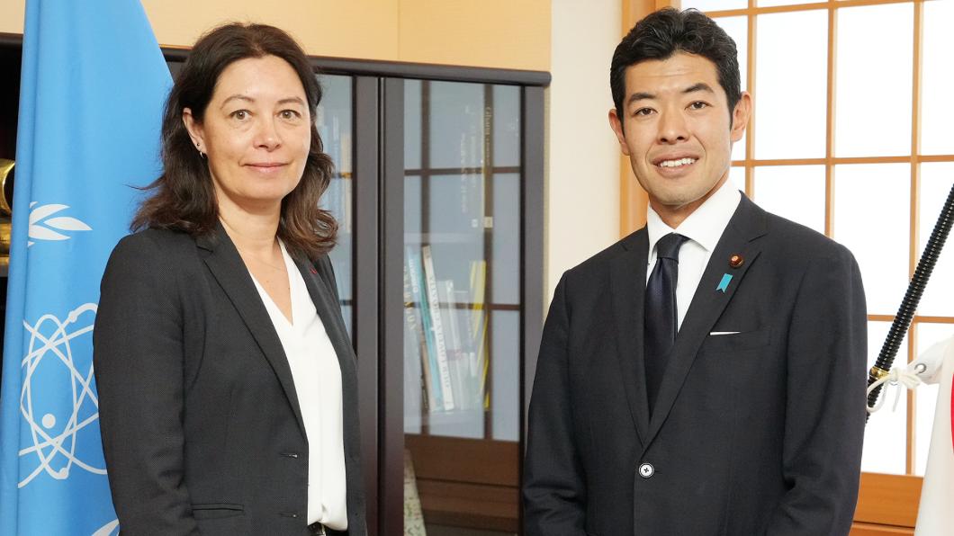 國際原子能總署副署長艾夫拉（圖左)赴日本審查。（圖／翻攝自X@MofaJapan_en）