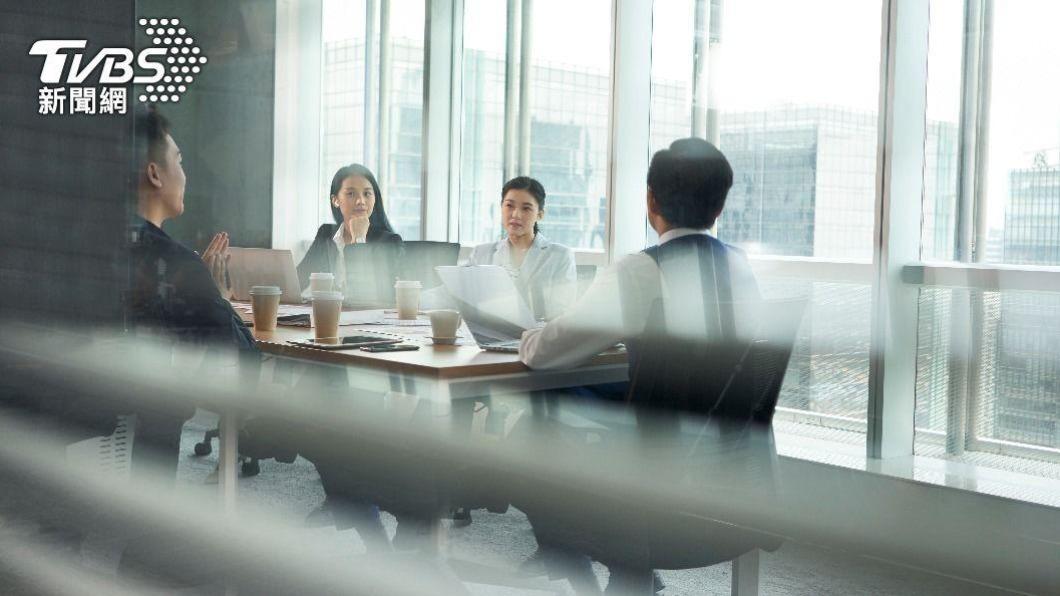 不少公司重視形象，會對同仁提出服裝要求。（示意圖／shutterstock達志影像） 