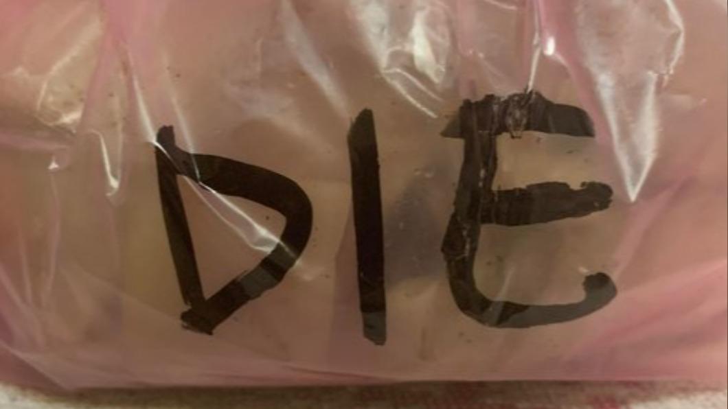 網友發現餐點的袋子被寫上「死亡宣言」。（圖／翻攝自PTT）