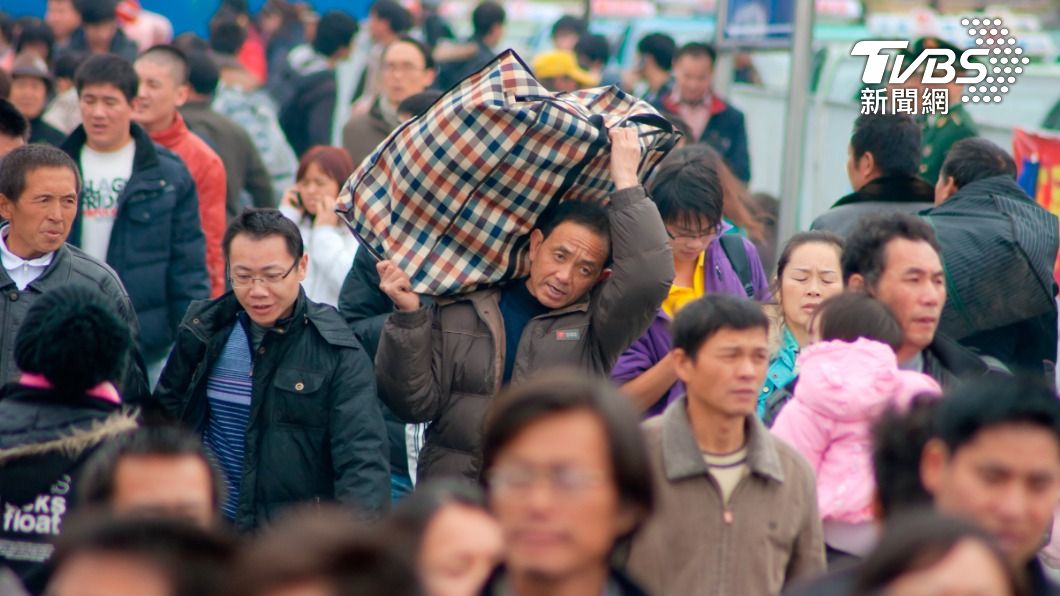 中國大陸不少民衆過年會提早1週返鄉。（示意圖／shutterstock達志影像） 