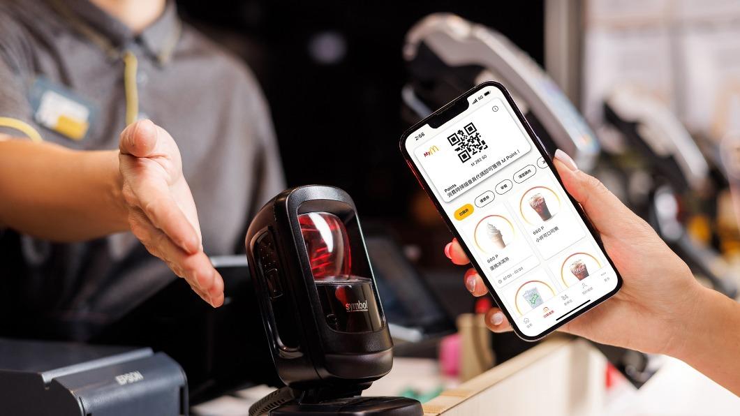 會員於麥當勞餐廳及歡樂送消費掃QR code，每1元就能賺1個M Point。（圖／業者提供）