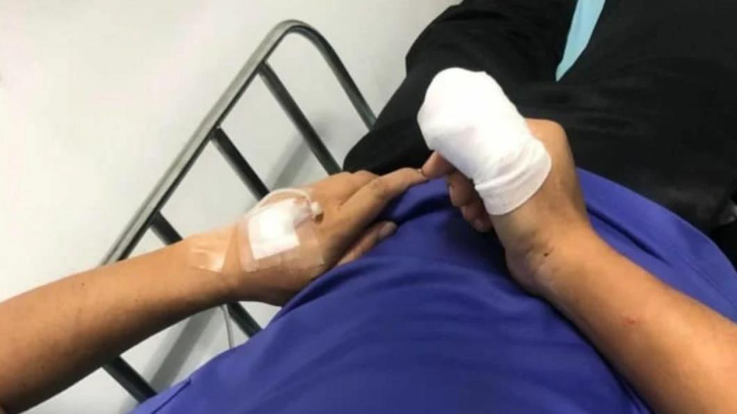泰國有護理師在治療吸毒者時被咬斷手指。（圖／翻攝自The Thaiger）