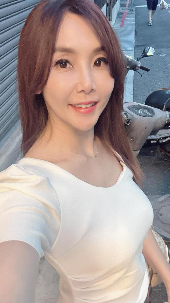 黃倩萍保養得宜。（圖／翻攝自黃倩萍臉書）