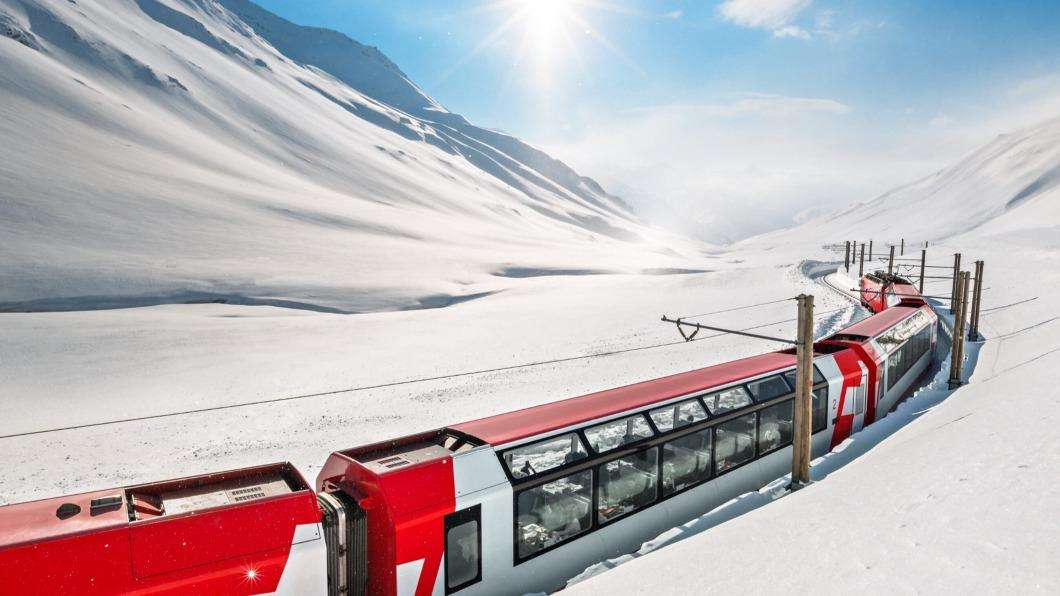 瑞土雪季可搭火車賞雪景。（圖／瑞士國家旅遊局提供）