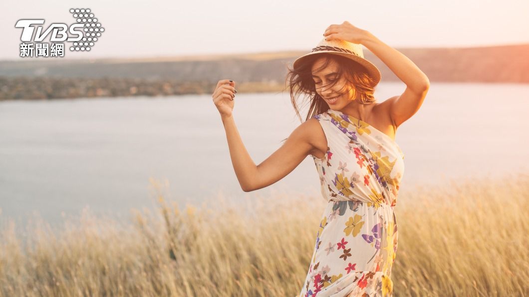 碎花洋裝深受女生喜愛。（示意圖／shutterstock達志影像）