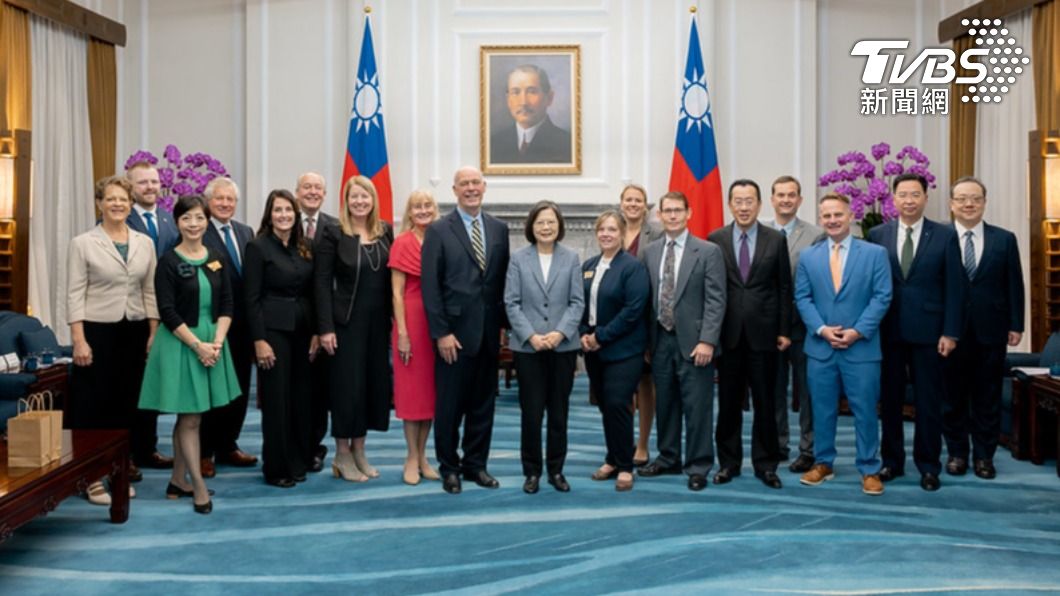 President Tsai meets with Montana Governor Greg Gianforte (Courtesy of Presidential Office) President Tsai meets with Montana Governor Greg Gianforte