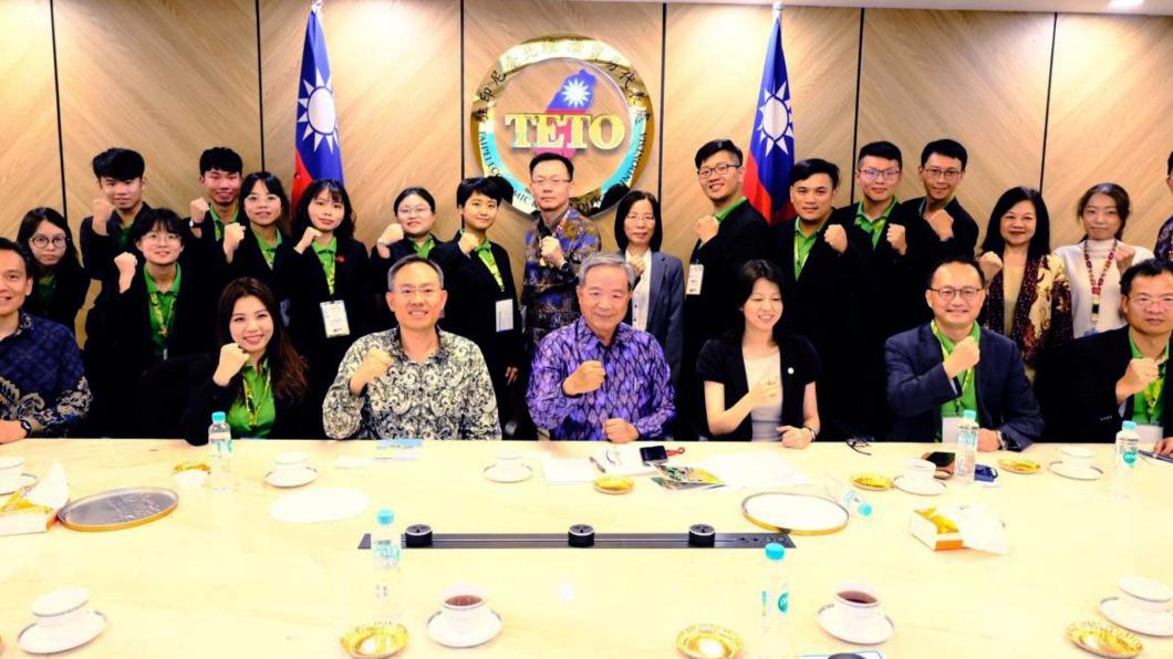 台灣農業青年大使赴印尼雅加達進行為期7天的參訪。(圖／駐印尼代表處提供)