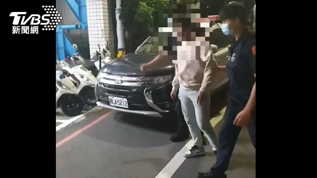 謝男被警方逮捕到案。（圖／TVBS）