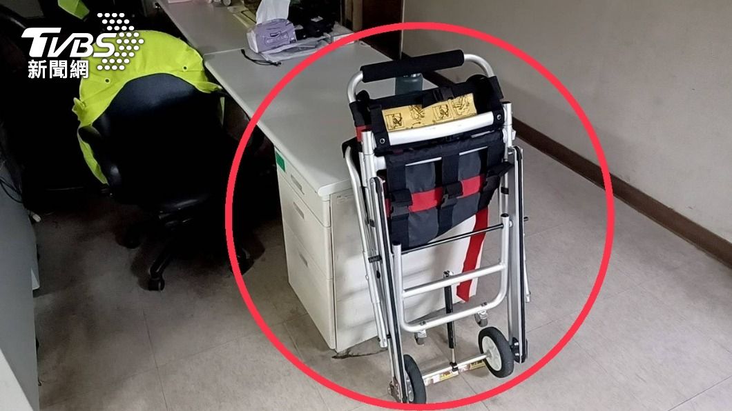 救護車上的椅式擔架失竊。（圖／TVBS）