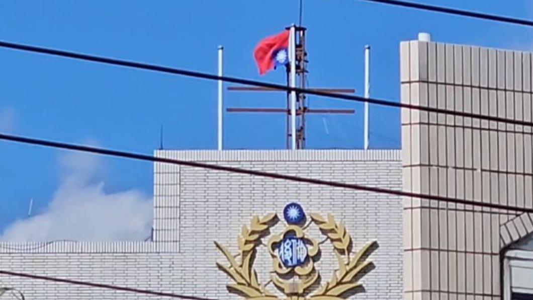 Upside-down national flag sparks concern (Courtesy of Hualien Speedy News Facebook) Hualien Command responds to upside-down ROC flag incident