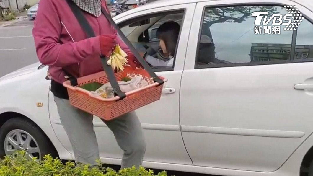 網友偶然在路上遇到賣玉蘭花的前婆婆。（示意圖，與本文無關／TVBS資料畫面）