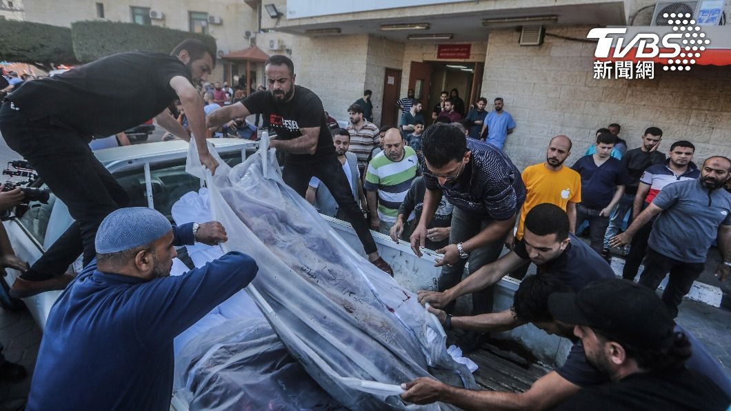 以色列對加薩數家醫院周圍狂轟爛炸。（圖／達志影像美聯社） 