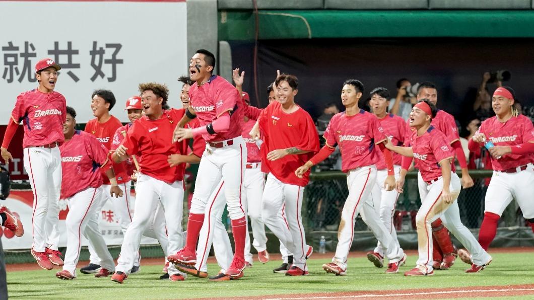 味全龍在台灣大賽首戰拚到14局才拿下勝利。（圖／味全龍提供）