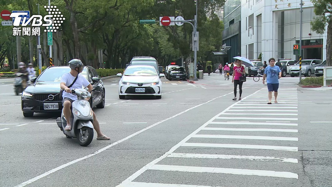 Taiwan boosts pedestrian safety with new improvement plan (TVBS News) Taiwan’s Executive Yuan backs new pedestrian safety plan