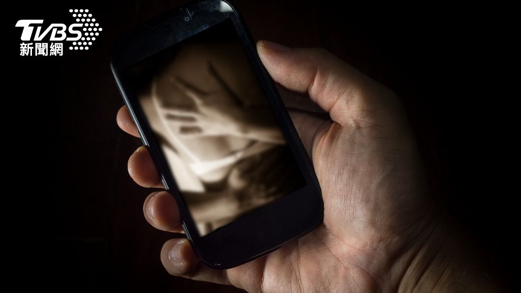 少年約少女到住處發生性行為，之後竟拿出手機拍下性愛影片。（示意圖、非當事人／shutterstock達志影像）