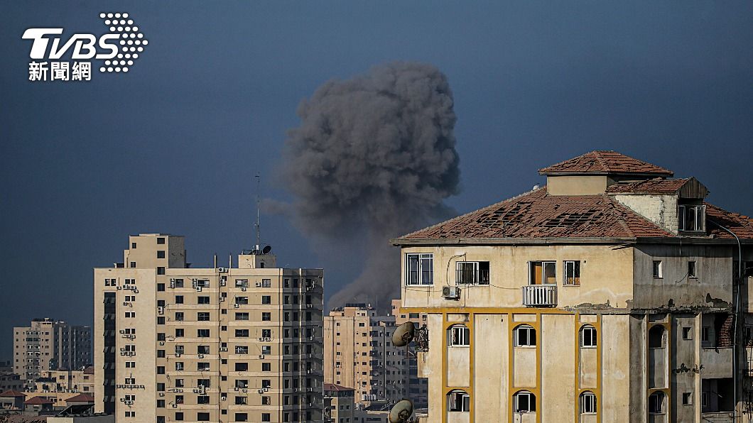 以色列與巴勒斯坦武裝團體「哈瑪斯」作戰時空襲加薩走廊。（圖／達志影像歐新社）