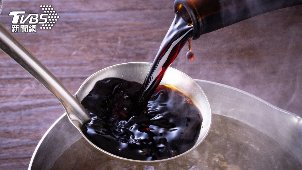 醬油大廠「龜甲萬」專家建議開封後的醬油都應冷藏，以避免變質。（示意圖／Shutterstock達志影像）