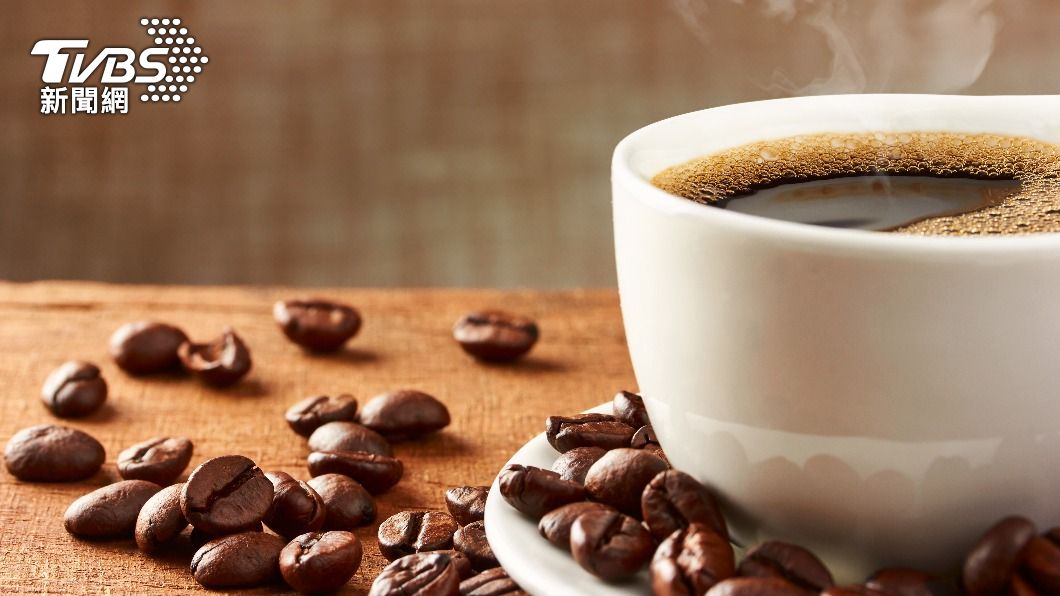 英國醫生建議起床45分鐘後喝咖啡比較適當。（示意圖／shutterstock達志影像）