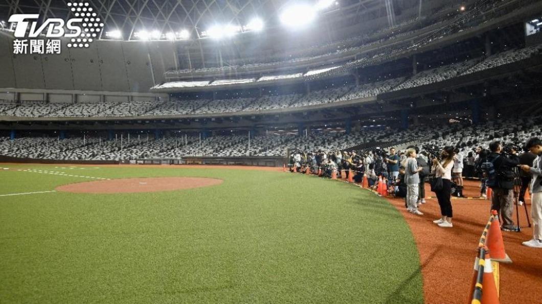 Taipei Dome test game tickets sell out in just over a minute (TVBS News) Taipei Dome test game tickets sell out in just over a minute