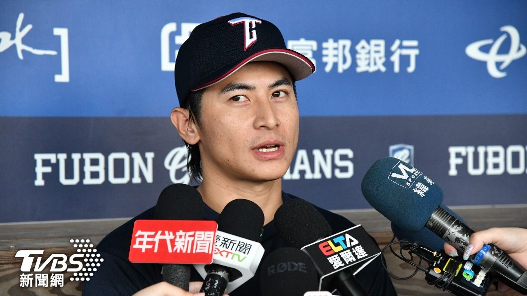 陳傑憲告訴年輕隊友，不必去想穿上中華隊球衣壓力有多大，在玩的當中認真比賽。（圖／胡瑞麒攝）