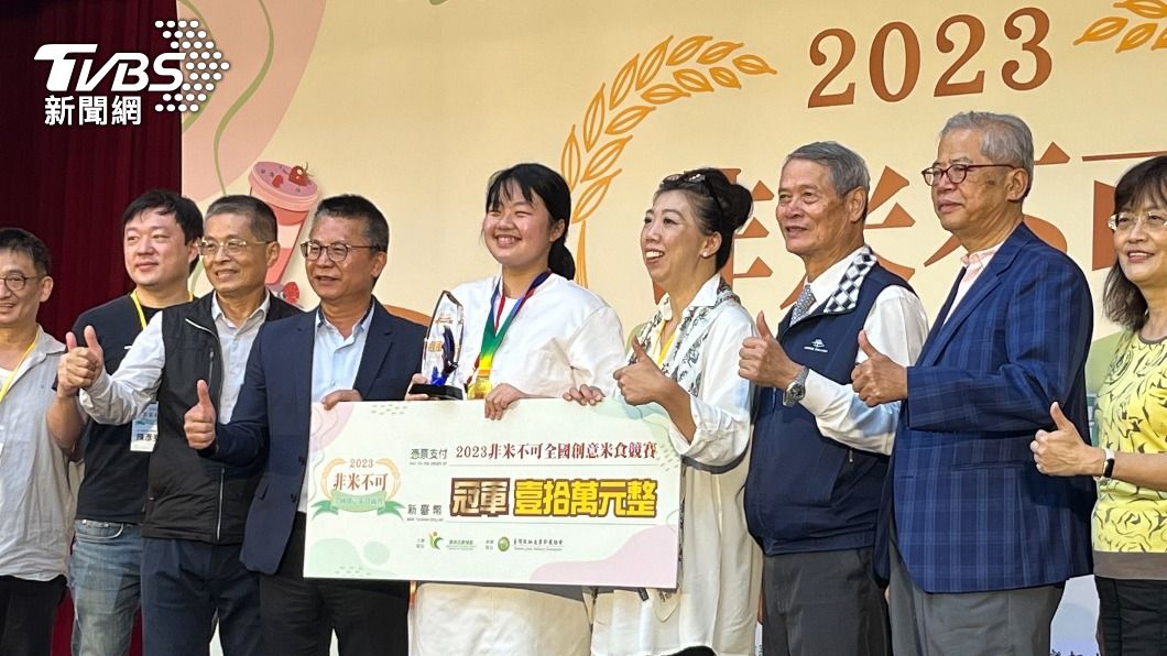 世紀綠能工商高級中等學校學生謝惠宇以「咖啡靜謐的向度」奪冠。（圖／中央社）