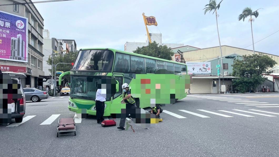 花蓮92歲老翁遭遊覽車撞上命危。（圖／民眾提供）