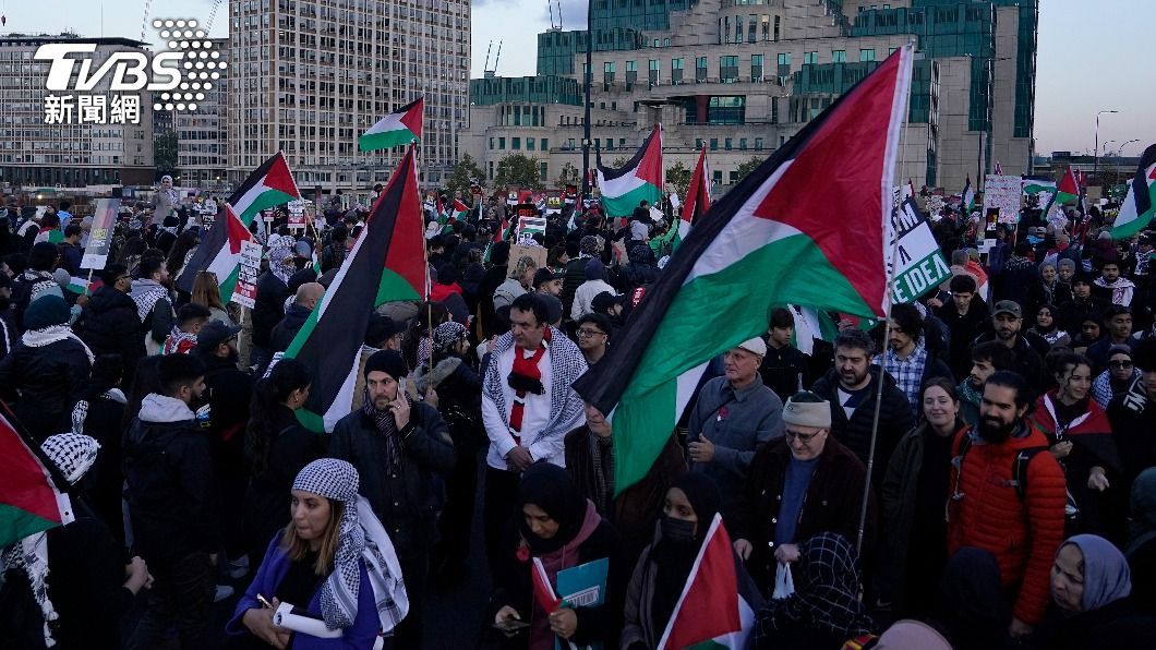 30萬名挺巴勒斯坦支持者在英國首都倫敦遊行。（圖／達志影像美聯社）