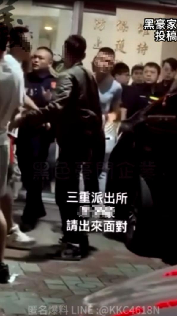 黑衣人一度衝進派出所值班台。