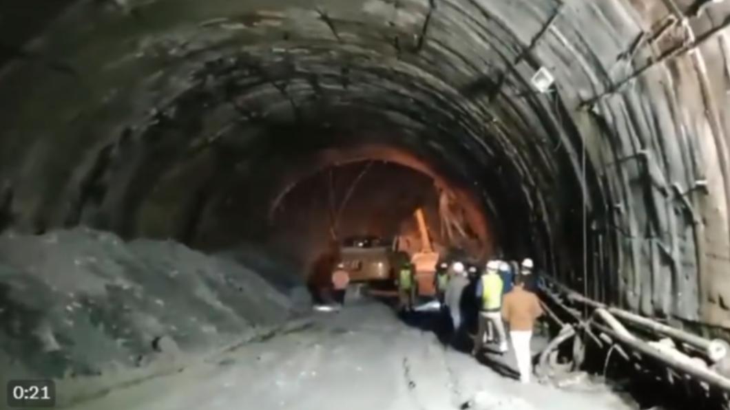 印度隧道突然坍塌。（圖／翻攝自X@airnewsalert）