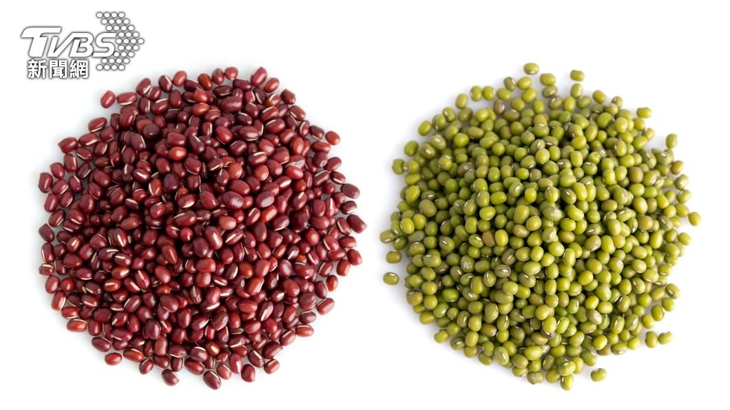 紅豆、綠豆的蛋白質及膳食纖維含量相當豐富。（示意圖／shutterstock達志影像）