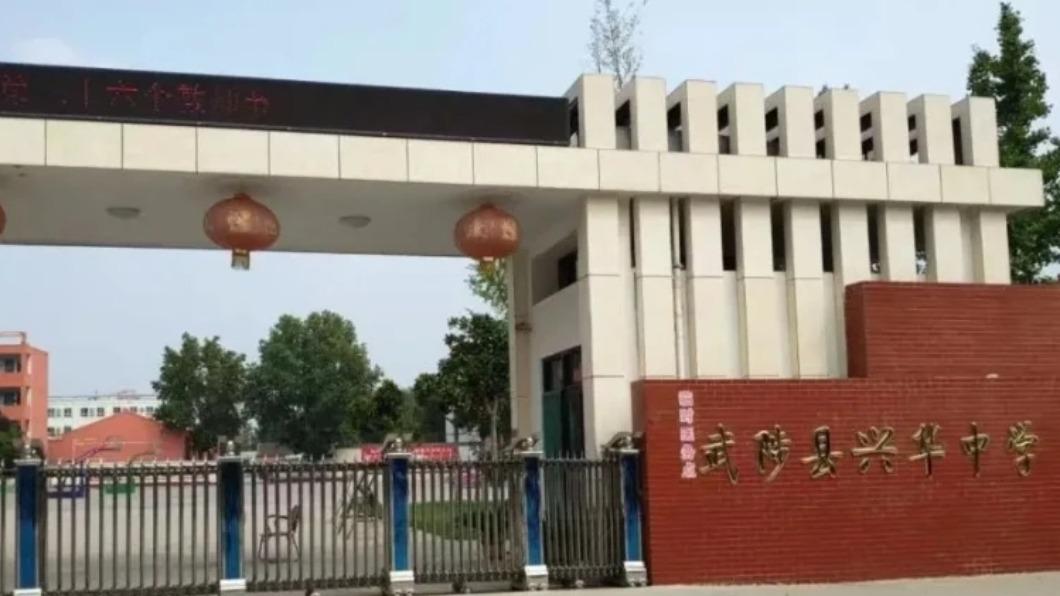 中國大陸一所中學發生踩踏事故。（圖 / 翻攝自微博）