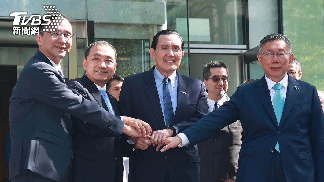 前總統馬英九（右二）促合了藍白合作。（圖／黃城碩攝）