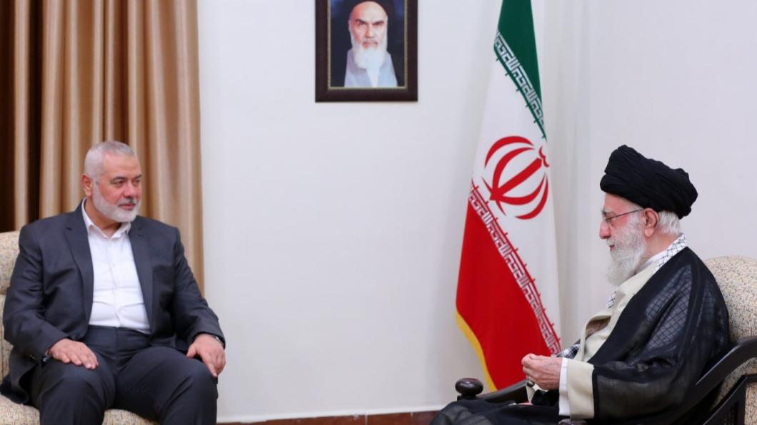 伊朗最高領袖哈米尼（右）接見哈瑪斯領袖哈尼亞。（圖／翻攝自推特@ur_khamenei）