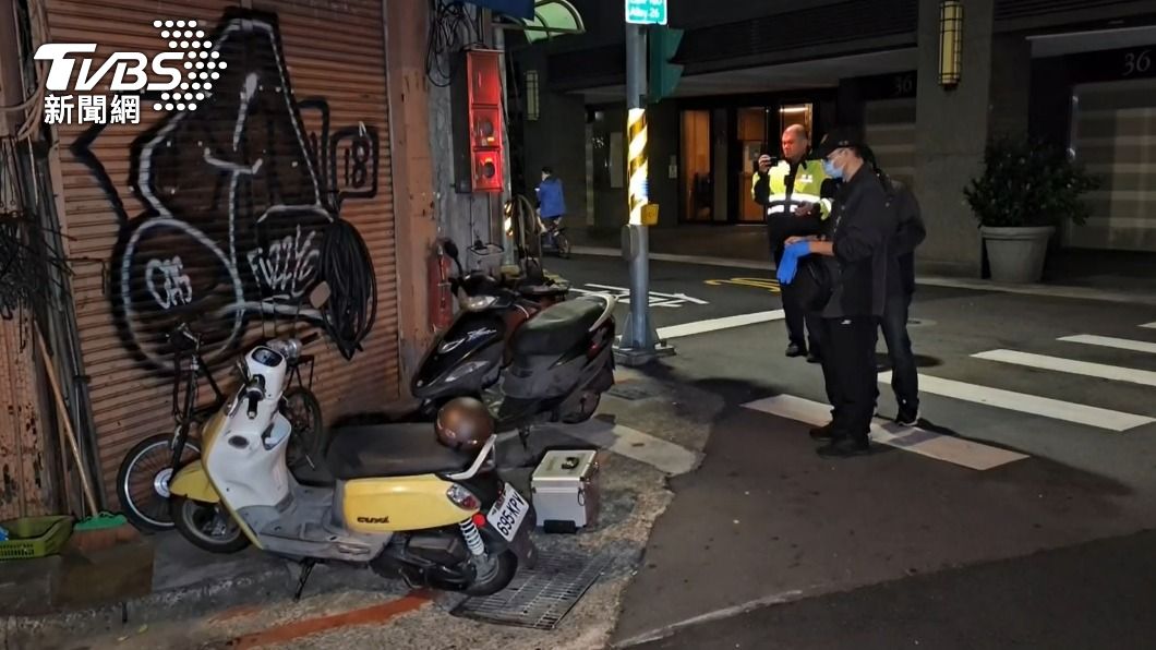 鑑識人員在現場採證。（圖／TVBS）